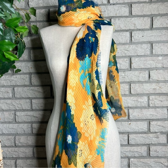 Zara Accessories - Zara Retro Floral Wrap Scarf